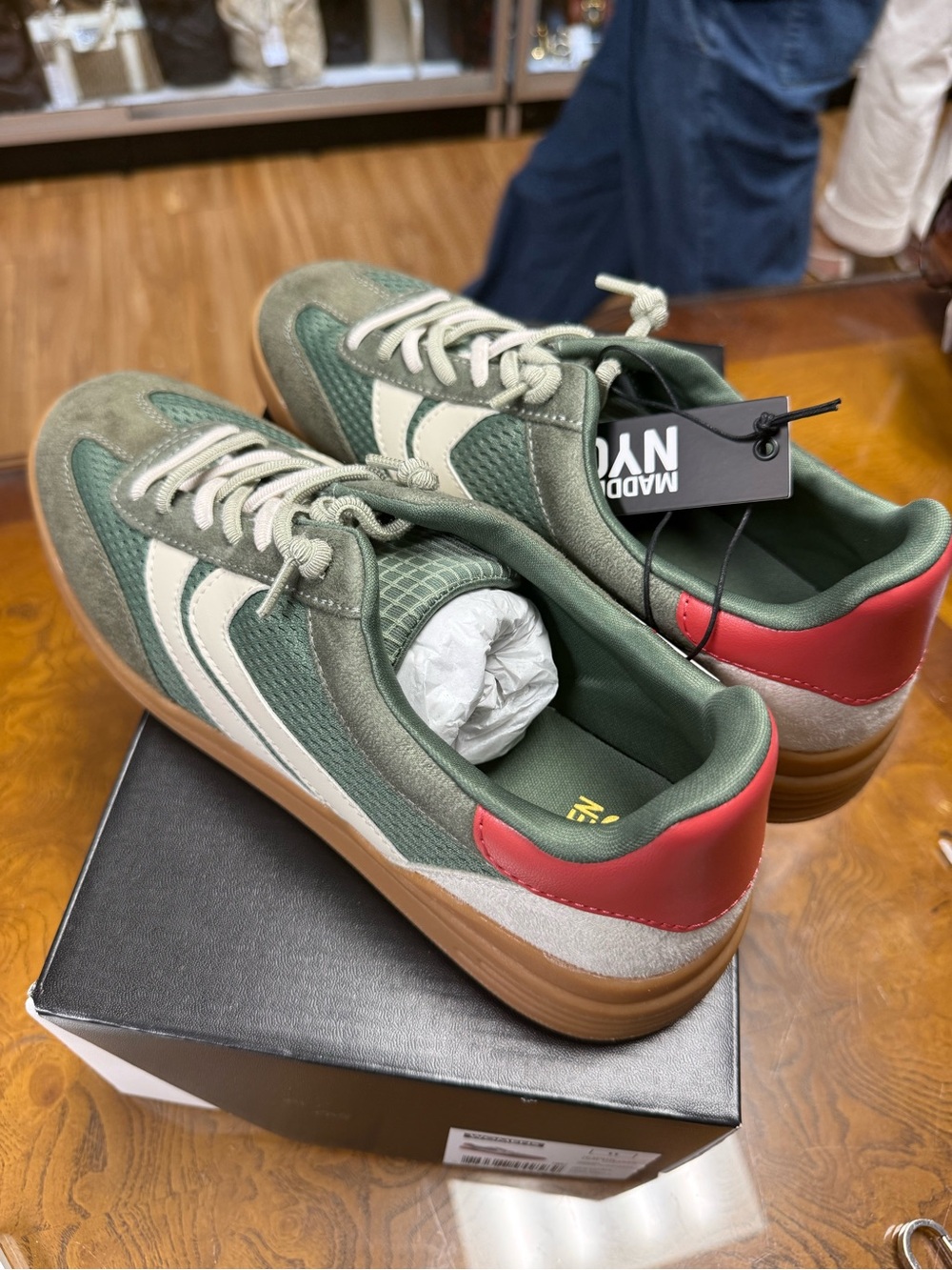 Men's Green & Red Low-Top Sneakers